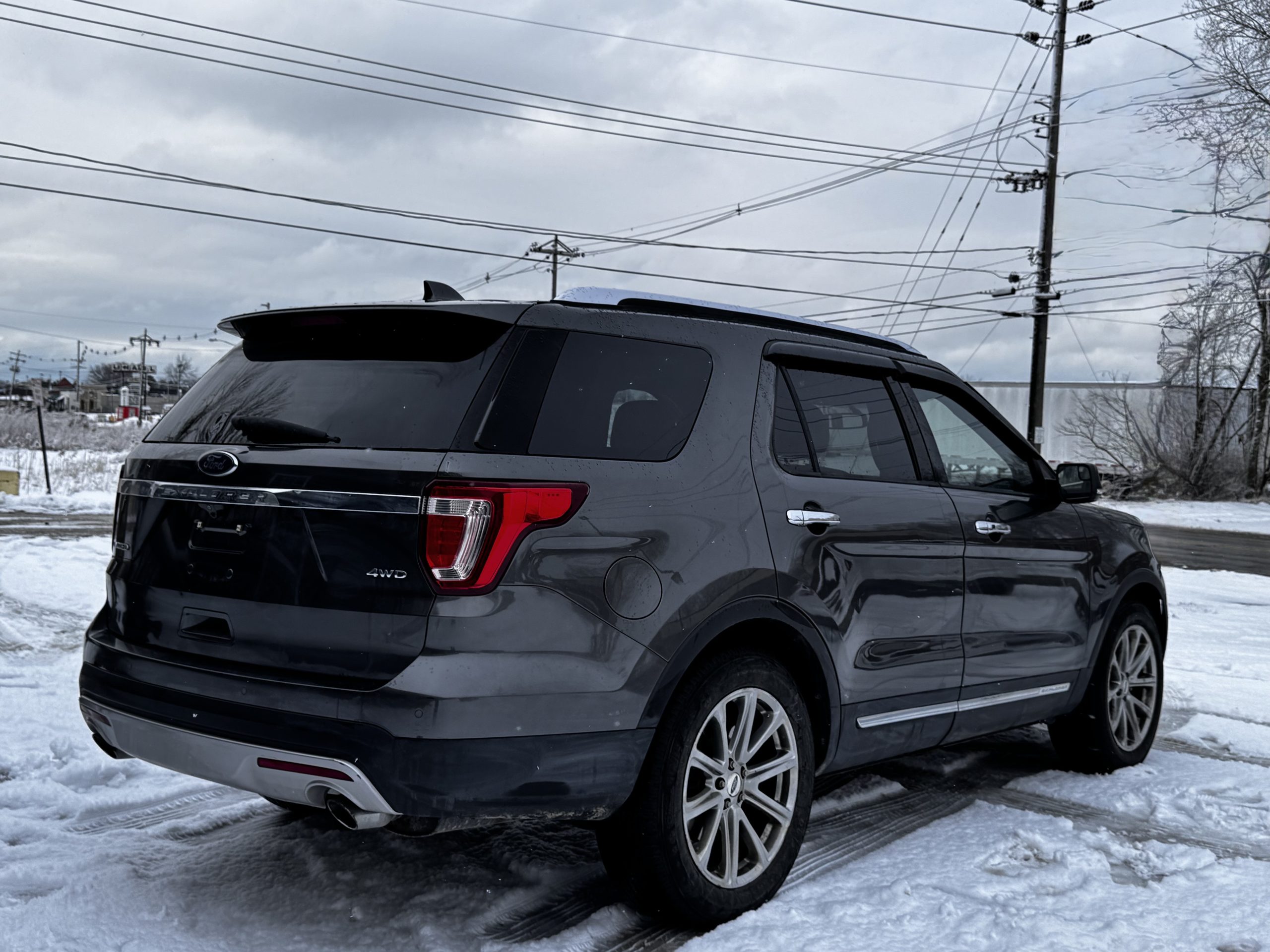 2017 Ford Explorer Limited - Photo 5