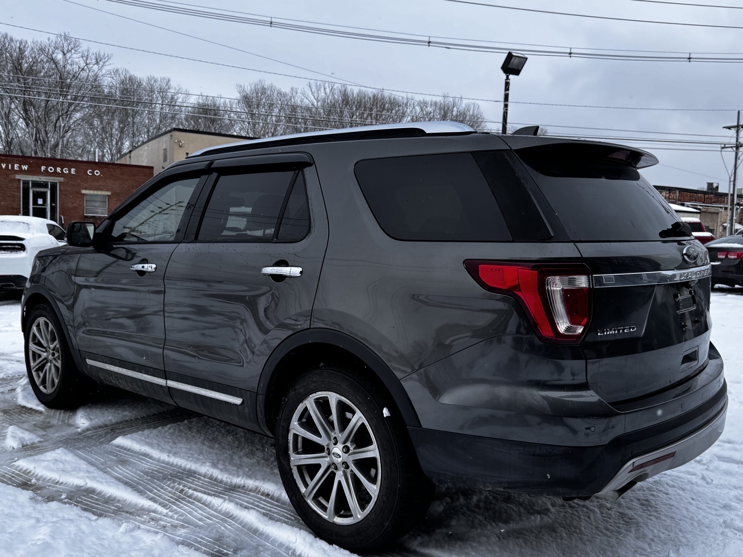 2017 Ford Explorer Limited - Photo 4