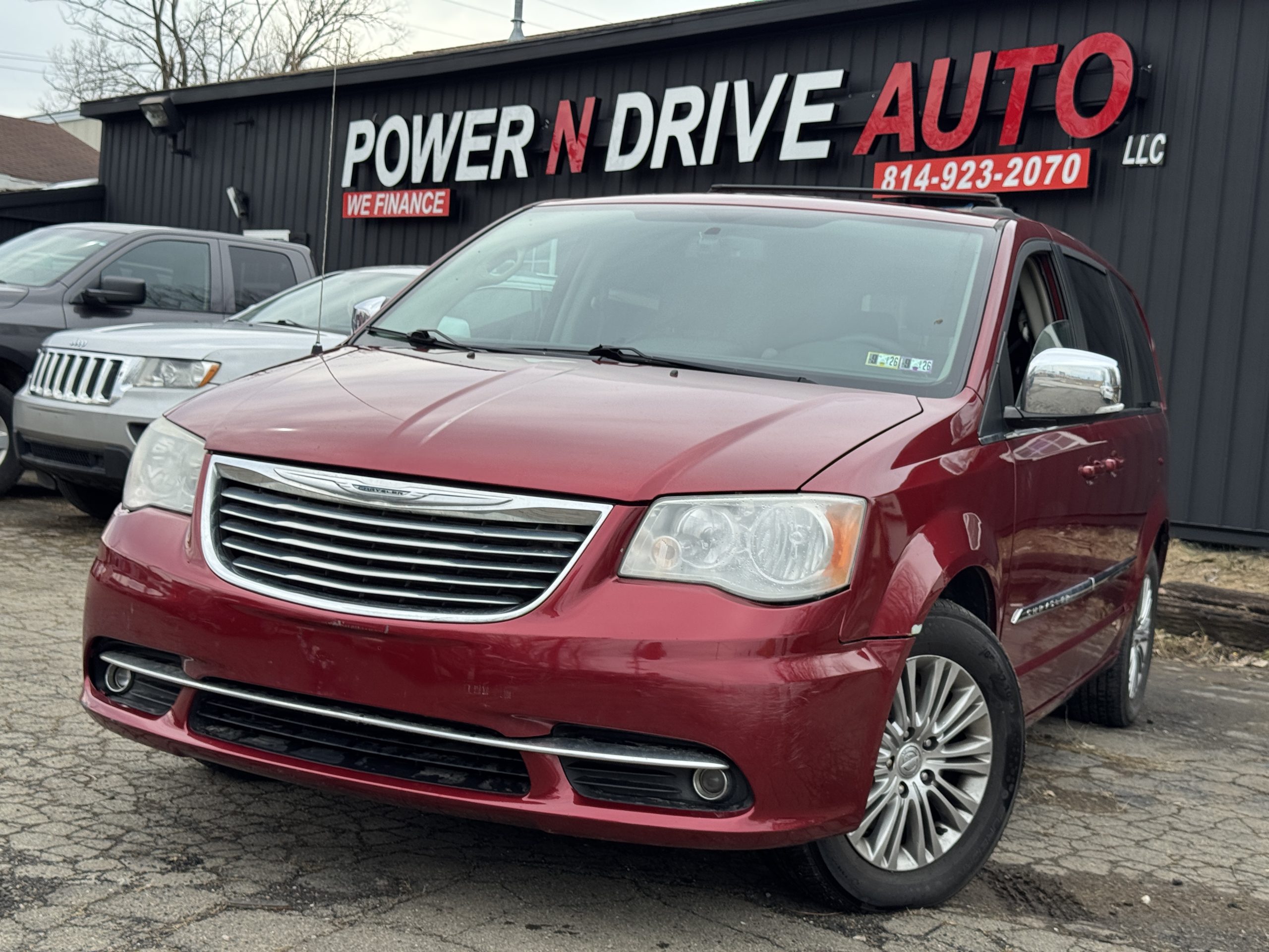 2013 Chrysler Town & Country Touring-L's photo
