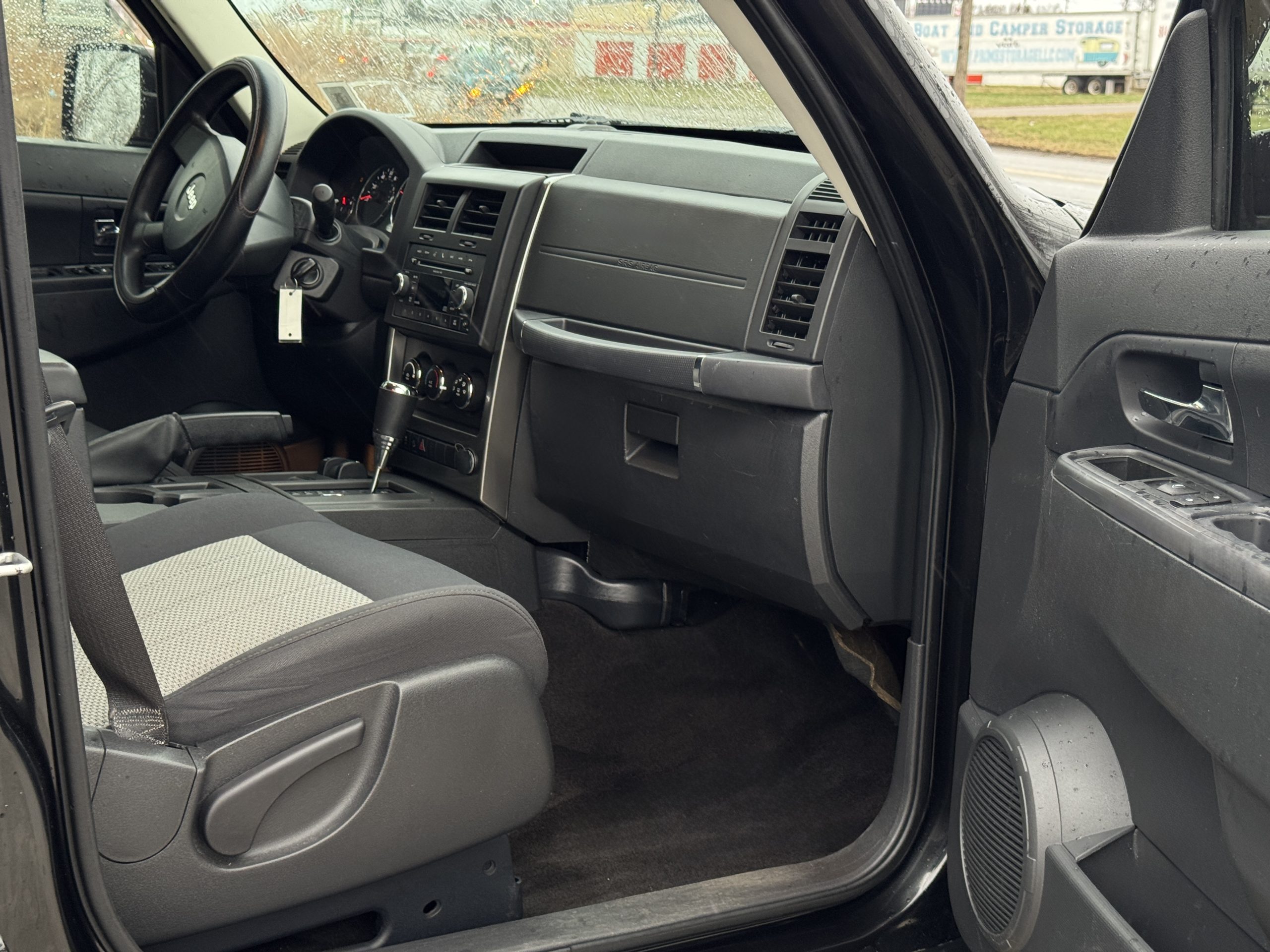 2010 Jeep Liberty Sport - Photo 12